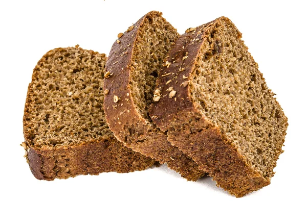 Fatiado de pão feito de farinha escura, isolado sobre fundo branco — Fotografia de Stock