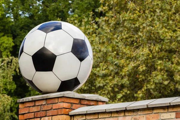 足球球制成的大理石、 装饰的建筑元素 — 图库照片