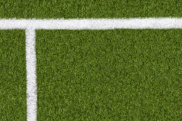 Verdere grenslijn op groene gras van sportveld — Stockfoto