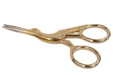 Kuş şeklinde kıvrık saplı makas, kırpma yolu beyaz arkaplanda izole.