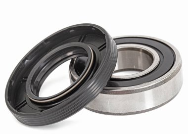 Makine onarımı için top taşıyıcı ve yağ mühürü, beyaz sırtüstü izole edilmiş