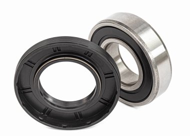 Makine onarımı için top taşıyıcı ve yağ mühürü, beyaz sırtüstü izole edilmiş