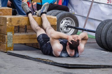 Melitopol, Ukrayna, tarih 27 Mayıs 2017 atlet Ukrayna 2. Şampiyonası için hazırlanıyor.