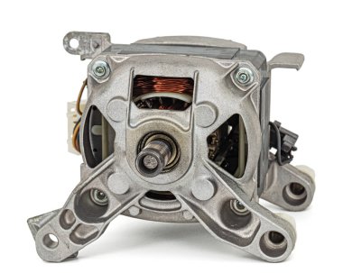 Elektrik motoru beyaz arkaplanda izole edildi