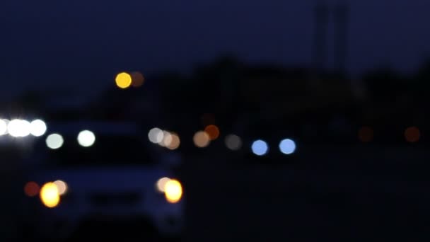 Straßenverkehr in der Nacht — Stockvideo