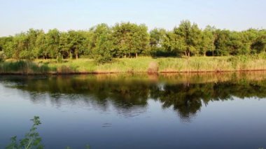 nehir kıyısında bir sabahı