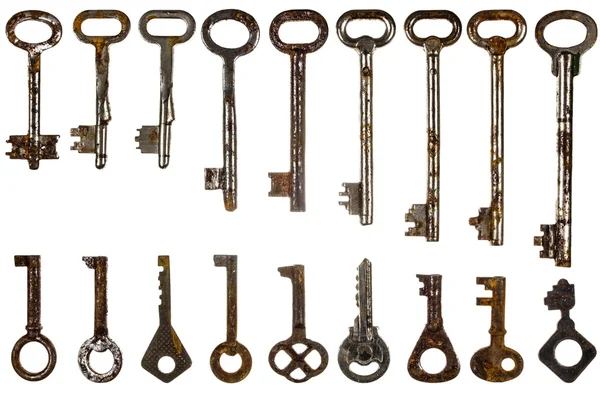 Набор старых ключей, изолированных на белом фоне — стоковое фото