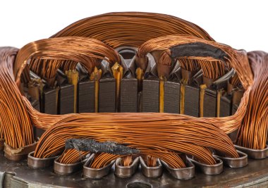 Sarma, üzerinde beyaz izole elektrik bir makinede detay