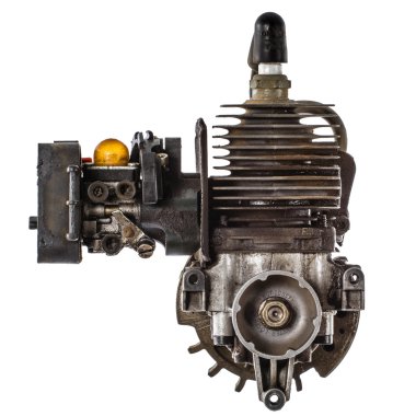 Beyaz arka plan üzerinde izole eski benzinli motor
