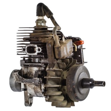 Beyaz arka plan üzerinde izole eski içten yanmalı motor
