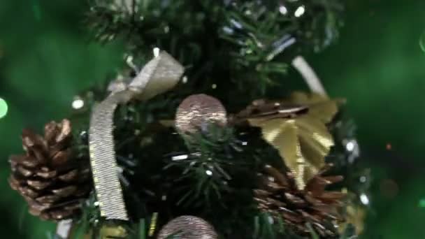 Decorated Christmas tree slowly spinning, closeup — Stock Video