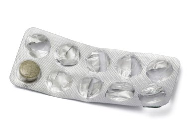 Beyaz arka plan üzerinde zekâ izole haplarla Vakumlu Ambalaj kullanılan