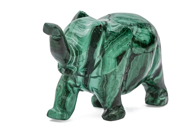 Statuetta elefante da malachite, isolata su sfondo bianco, — Foto Stock