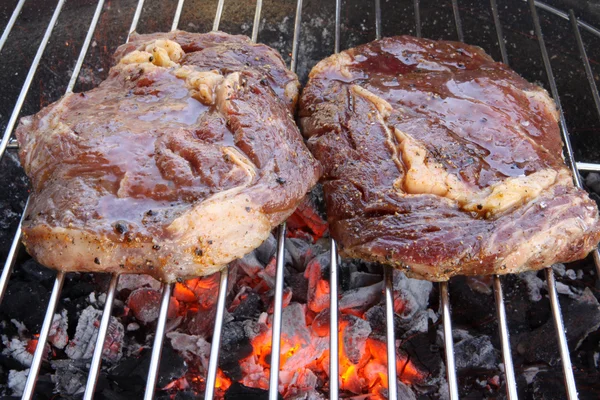 Carne no churrasco Grill — Fotografia de Stock