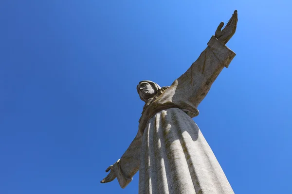리스본에 있는 예수 왕의 동상 — 스톡 사진