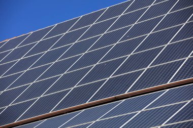 Almanya 'da Güneş Panelleri ile Çatı