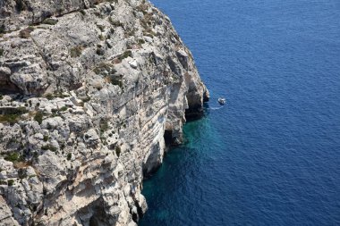 Malta 'daki ünlü Blue Grotto.