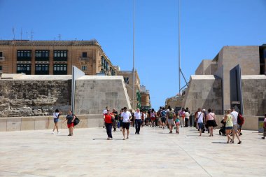 Valletta, Malta 14 Ağustos 2019: Renzo Piyano 'nun Valletta Şehir Kapısı, Eski Şehir Valletta Girişi. Malta