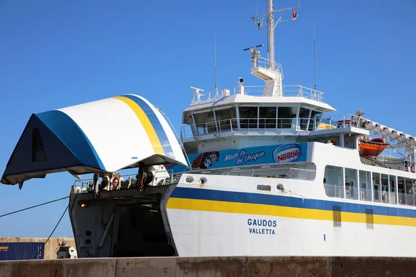 Cirkewwa Malta Augusti 2019 Bilfärja Mellan Malta Och Gozo För — Stockfoto