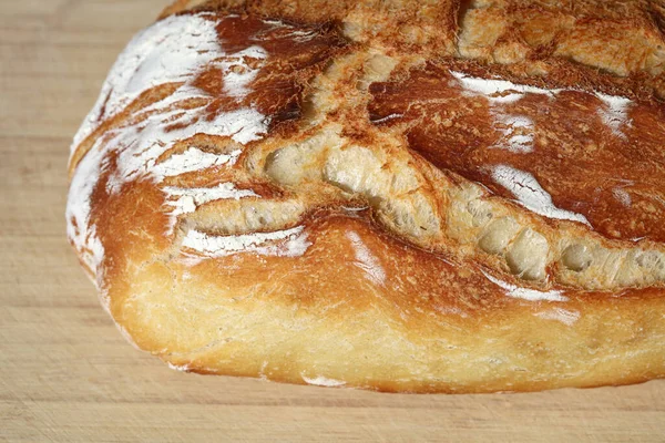 プレート上の新鮮なドイツパン — ストック写真