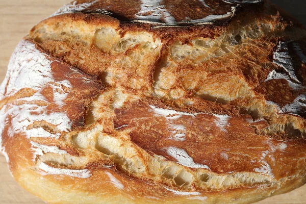 Taze Alman Ekmeği Tabakta