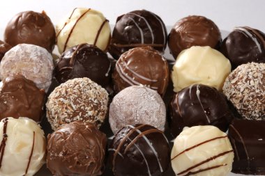 Pek çok el yapımı Truffles
