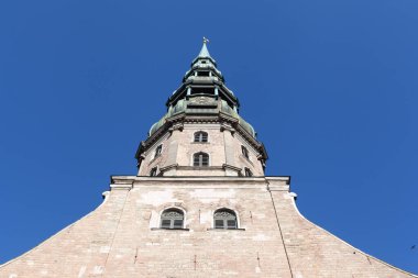 Riga, Letonya - 24 Ağustos 2019: St. Peter Kilisesi