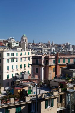 Ceneviz, İtalya - 1 Nisan 2015: Botanik bahçesinden Ceneviz manzarasının panoramik görünümü