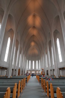 Reykjavik, İzlanda - 17 Haziran 2014: Hallgrimskirkja iç mimarisi