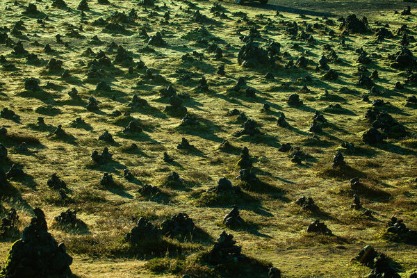 стопки камней, оставленных туристами в Айсленде