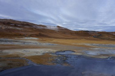 Myvatn Gölü bulutlu bir günde, İzlanda