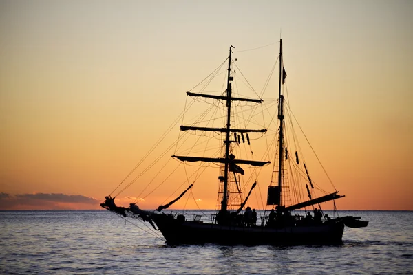 Yaht auf hoher See segeln — Stockfoto