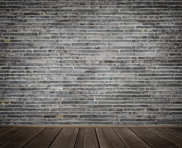 Oude bakstenen muur en houten vloer achtergrond. — Stockfoto