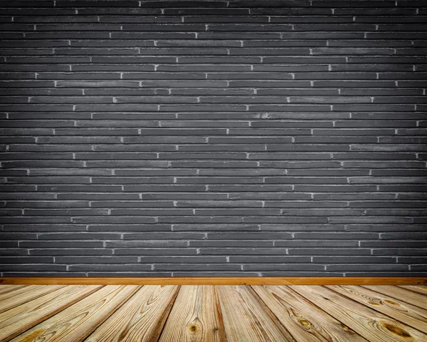 Muro di mattoni scuri e pavimento in legno . — Foto Stock