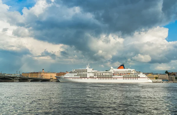 Rivier de Neva. St.-Petersburg, Rusland Rechtenvrije Stockafbeeldingen