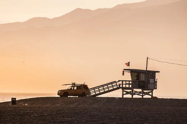 Santa Monica sahilinde kurtarıcı.