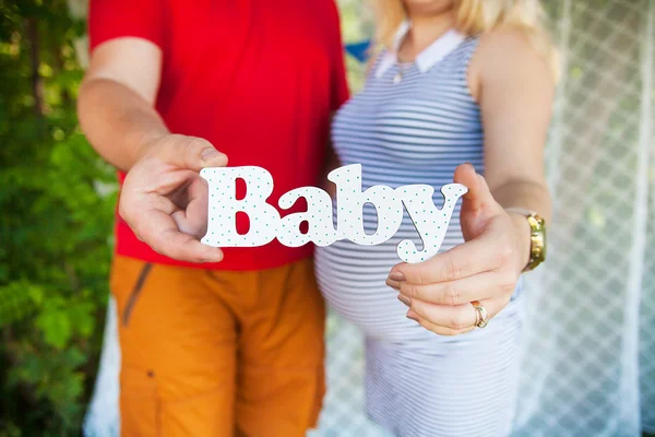 In attesa di un bambino iscrizione miracolo di legno — Foto Stock