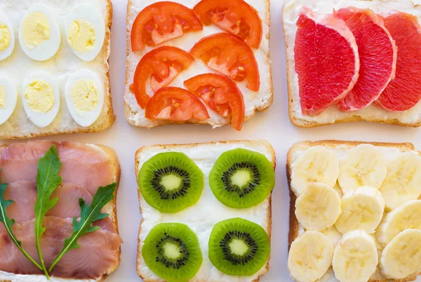 Brillante Mezcla Sándwiches Para Desayuno Frutas Verduras Pescado — Foto de Stock
