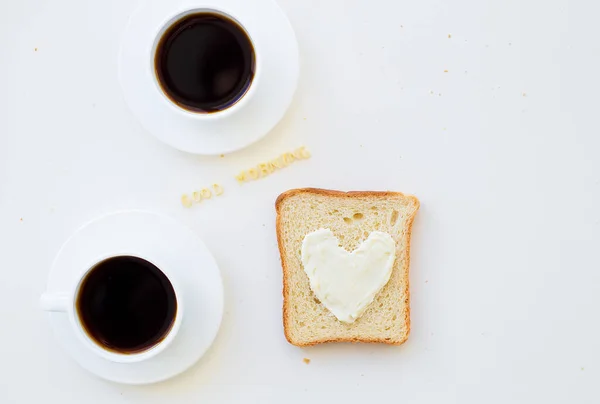 Бутерброд Завтрак Виде Сердца Сыром Знак Доброе Утро Две Чашки — стоковое фото