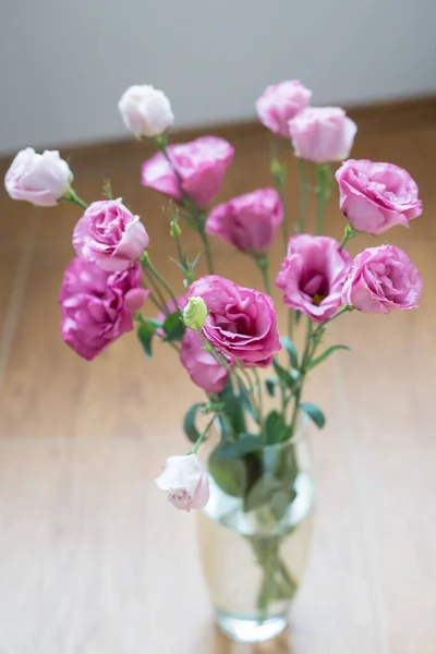 Hermoso Ramo Flores Color Rosa Brillante Jarrón Eustoma — Foto de Stock