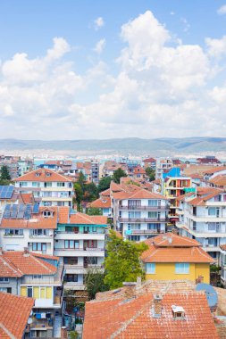 Bulgaristan 'ın kırmızı çatıları, otelin çatısından manzara.