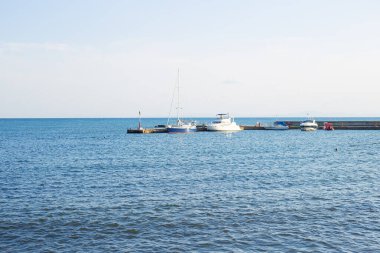 Mavi denizde güzel bir panorama - Bulgaristan Nessebar.