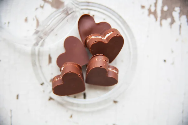 Schokoladenbonbons Herzform Auf Einem Teller — Stockfoto