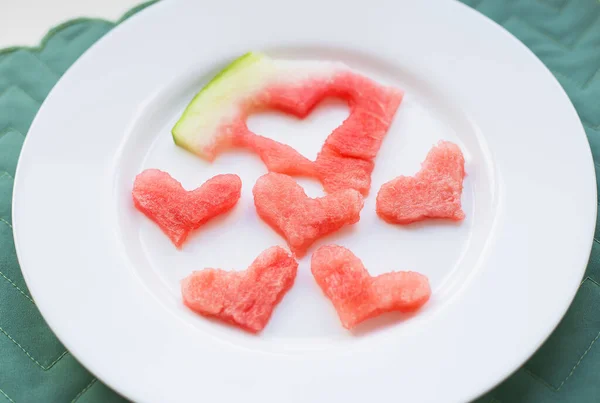 Watermeloen Hartvorm Een Witte Plaat Close — Stockfoto