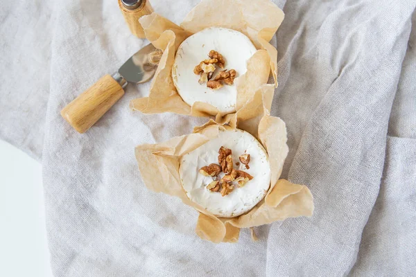 Baked Camembert Walnuts Honey Wrapped Parchment Delicious Healthy Food — Stock Photo, Image