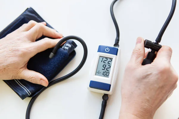 Measurement Blood Pressure Woman Measures Blood Pressure Self Diagnosis Home — Stock Photo, Image