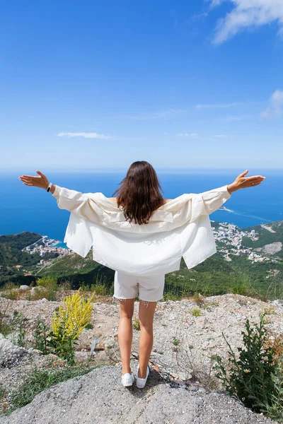 Young Beautiful Woman Stands Her Back Looks Old Town Budva — Stock Photo, Image