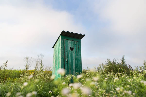 Vintage Toilette Eine Rustikale Grüne Toilette Freien Mit Einem Herz — Stockfoto