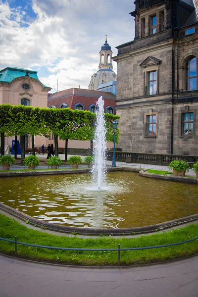 Fuente del palacio de Zwinger, Dresde, Alemania — Foto de Stock