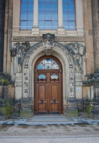 Vintage porta de madeira, Dresden, Saxônia Alemanha — Fotografia de Stock